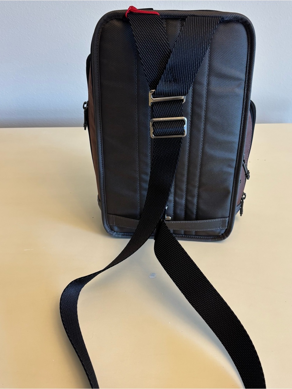 TUMI Higgins men’s sling pack black brown colorblock multi bag NEW - Picture 5 of 12